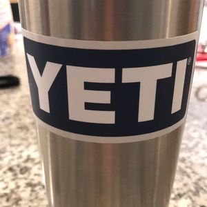 Brand New 20oz stainless steel Yeti